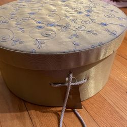 Elegant Set Of 3 Embroidered Nesting Hatboxes 