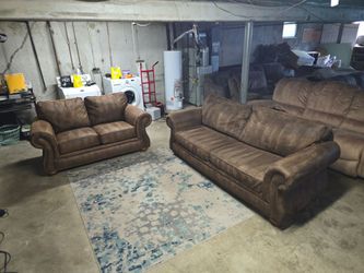 Broyhill Brown Sofa & Loveseat Set