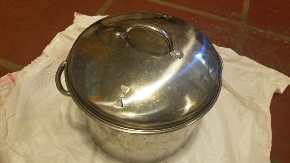 Cooking Pot. Stainless steel.  Ideal For Vegetable Steamer or  Spaghetti Drainer With Lid.. Woodland Hills,Ca 