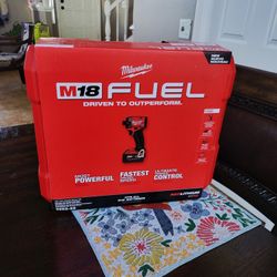 Milwaukee brand new M18 FUEL 18V Lithium-Ion Brushless Cordless 1/4 in. Hex Impact Driver Kit with Two 5.0Ah Batteries Charger Hard Case((Firm on pric