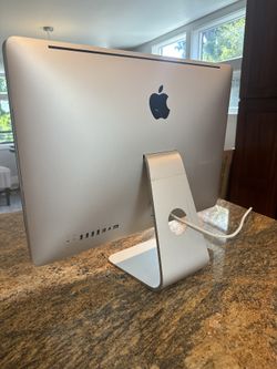 iMac (21.5 Inch, Mid 2010) $40 for Sale in Seattle, WA - OfferUp