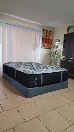 VERY NICE LIKE NEW QUEEN SIZE SEALY POSTUREPEDIC MATTRESS AND BOXSPRING FOR SALE! IN EXCELLENT CONDITION, FREE DELIVERY