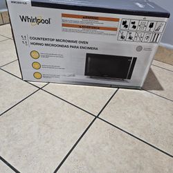 Whirlpool countertop microwave oven