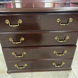 Tradicional Lteral 2 Drawer File Cabinet.
