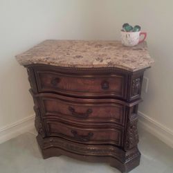 Perfectas Condiciones " Madera Pura '  de Ashley 