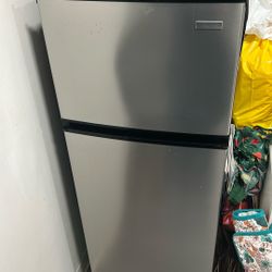 Vissani Fridge 