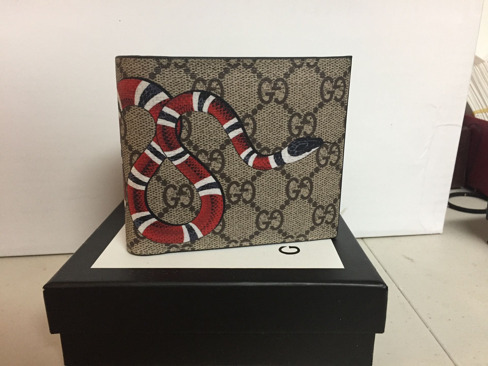 gucci brown monogram snake men’s wallet