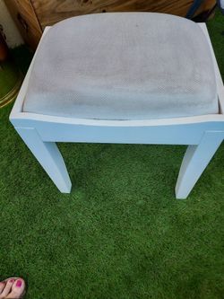 White Small Cushioned Piano Bench