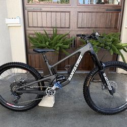 Santa Cruz Nomad v6 Medium