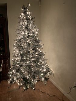 10ft Christmas tree (pre-lit)