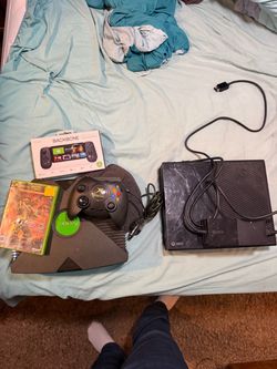 Xbox Bundle – Original Xbox, Xbox One, Controller, Games