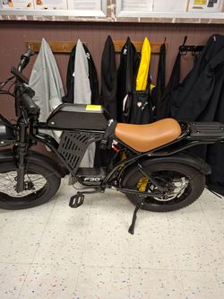 Askgo F30 Electric Fat Tire Bike W Helmet