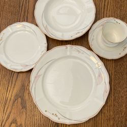 Mikasa Bellamy Bone China 5 Piece Pl. Setting Service For Six