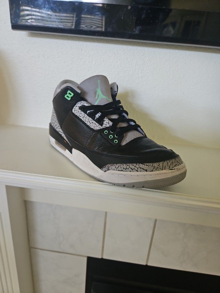 Jordan 3s Retro Green Glow