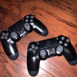 PS4 DUALSHOCK Controllers 