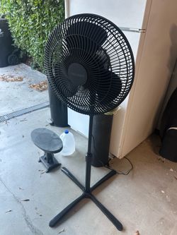 Pelonis 16” Oscillating Pedestal Fan – 3 Speeds, Adjustable Height