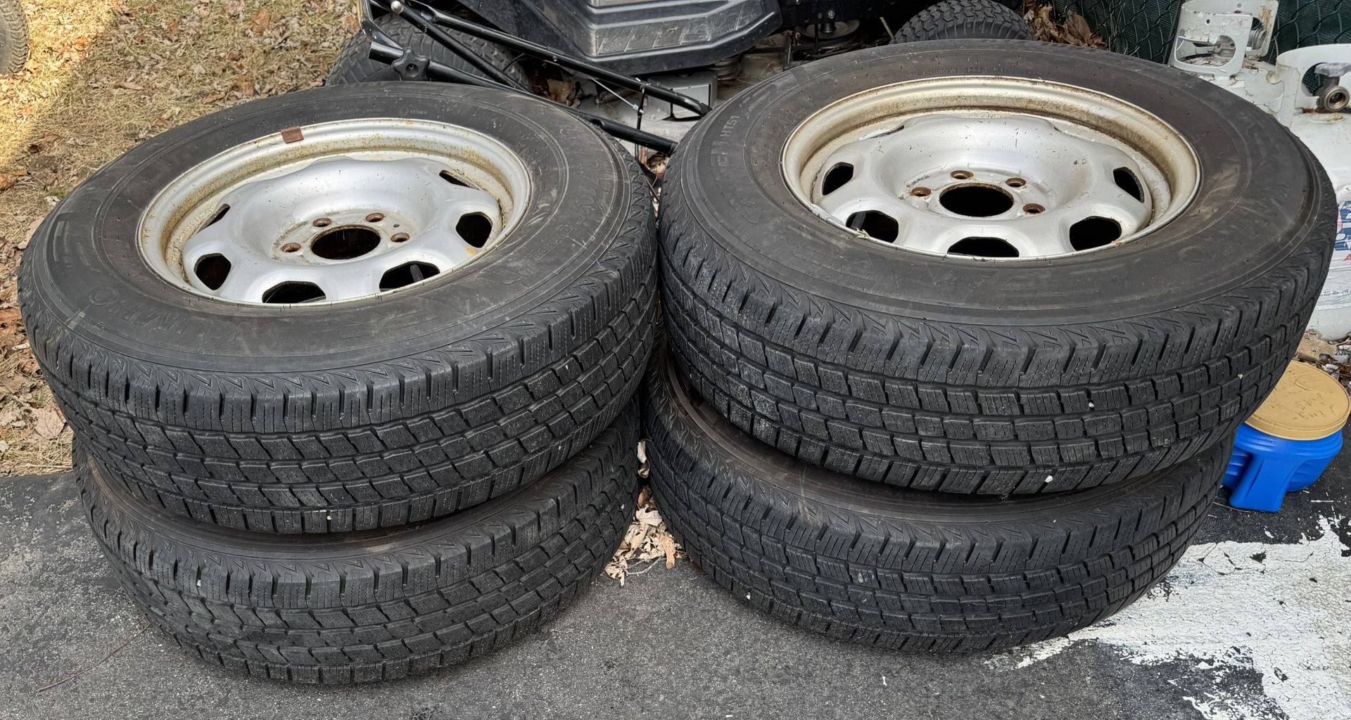 4- F150 Tires On Rims With Hub Caps And Bolts