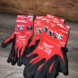 5 pairs of gloves Milwaukee. M