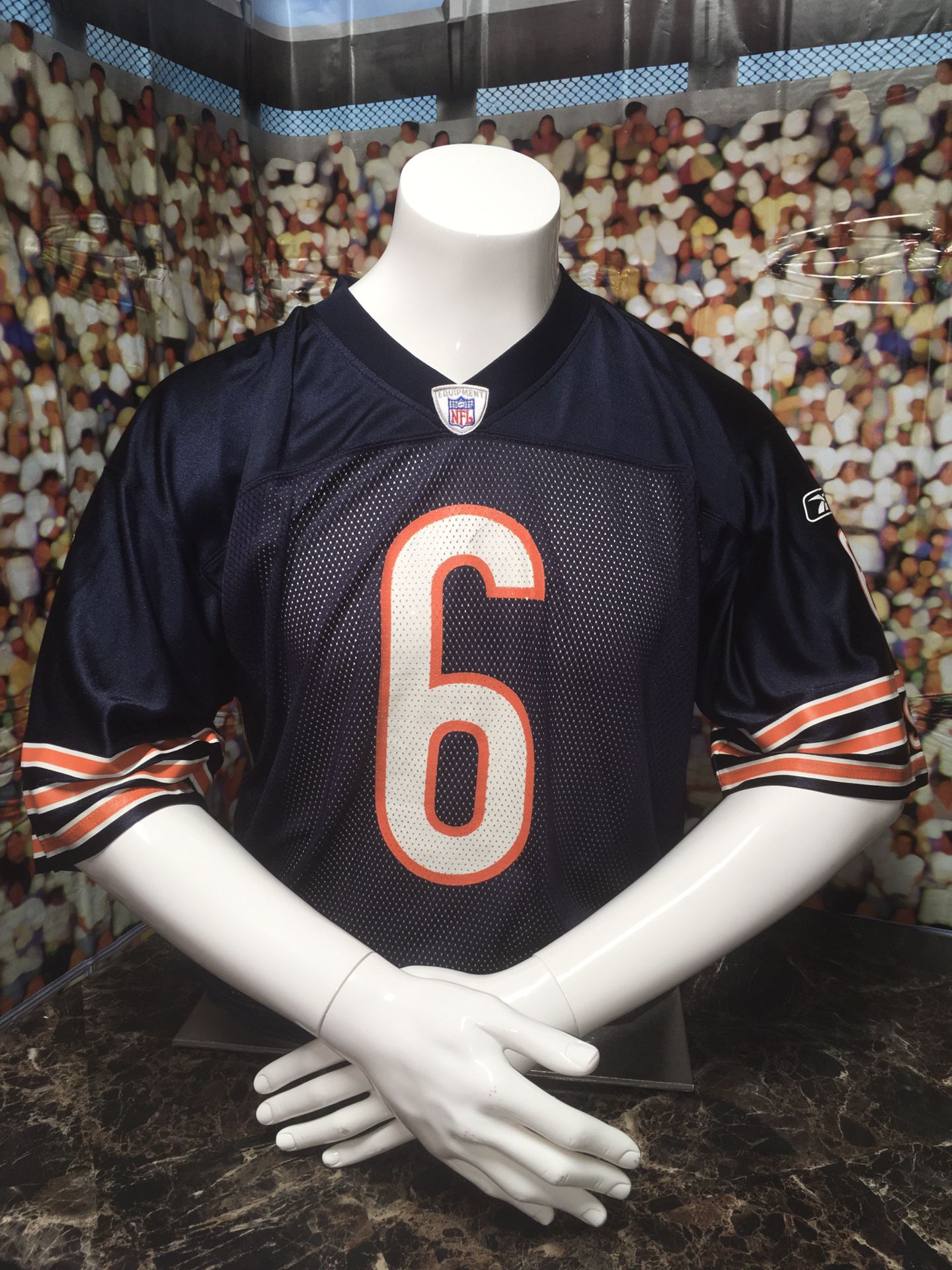 Chicago Bears Jay Cutler #6 Reebok Football Jersey LARGE Pre-owned No rips, tears or stains Minor cracking, please see photos