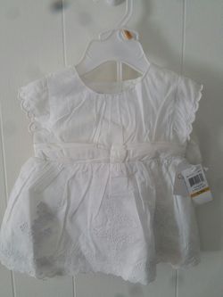 Baby white cloth , 3 to 4 months old