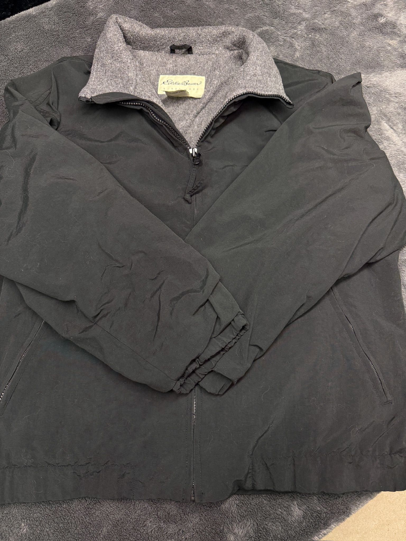 Eddie Bauer Men’s Small black and grey medium weight black jacket! 