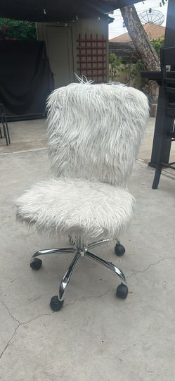 Desk Chair - Fuzzy White
