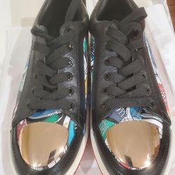 Mens 10 1/2 Gucci Sneakers  USED But In Good Condition 