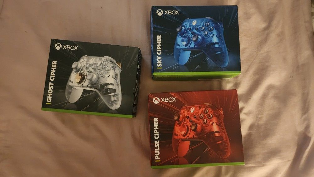 NIB NEVER USED XBOX SERIES X CONTROLLERS