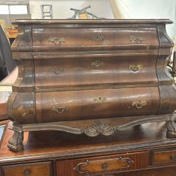 Dresser Antique 