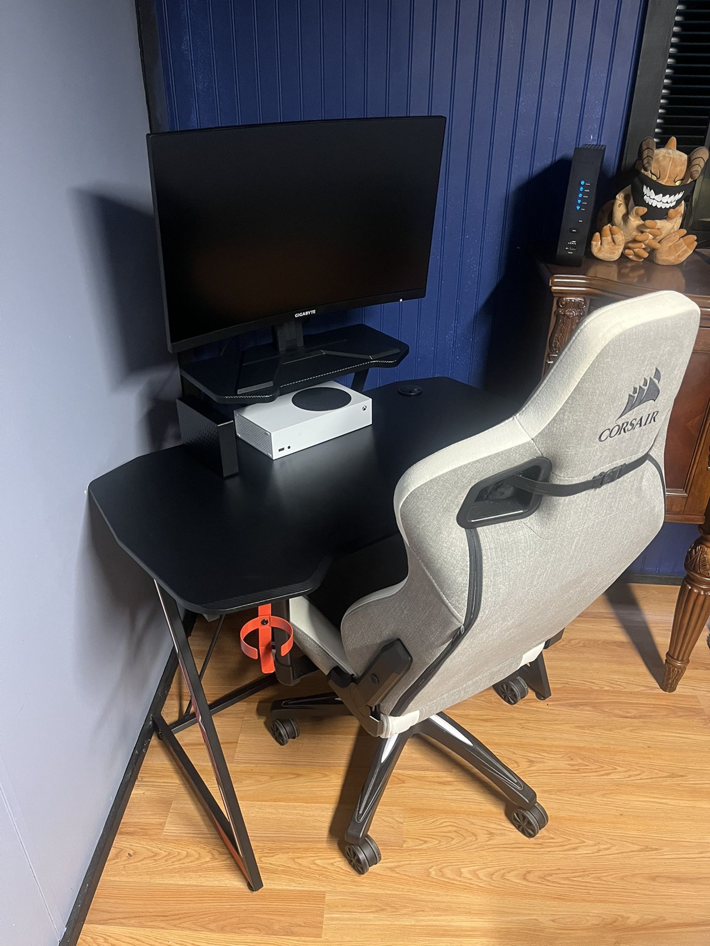 Bundle Setup, Xbox Series S, Gaming Desk, Gaming Curved Screen, 2TB External Storage, 3 Controllers, Chair for Sale in Nicholson, GA - OfferUp