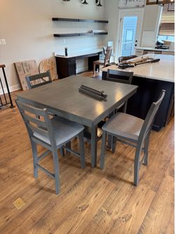 Dining room table and 4 chairs