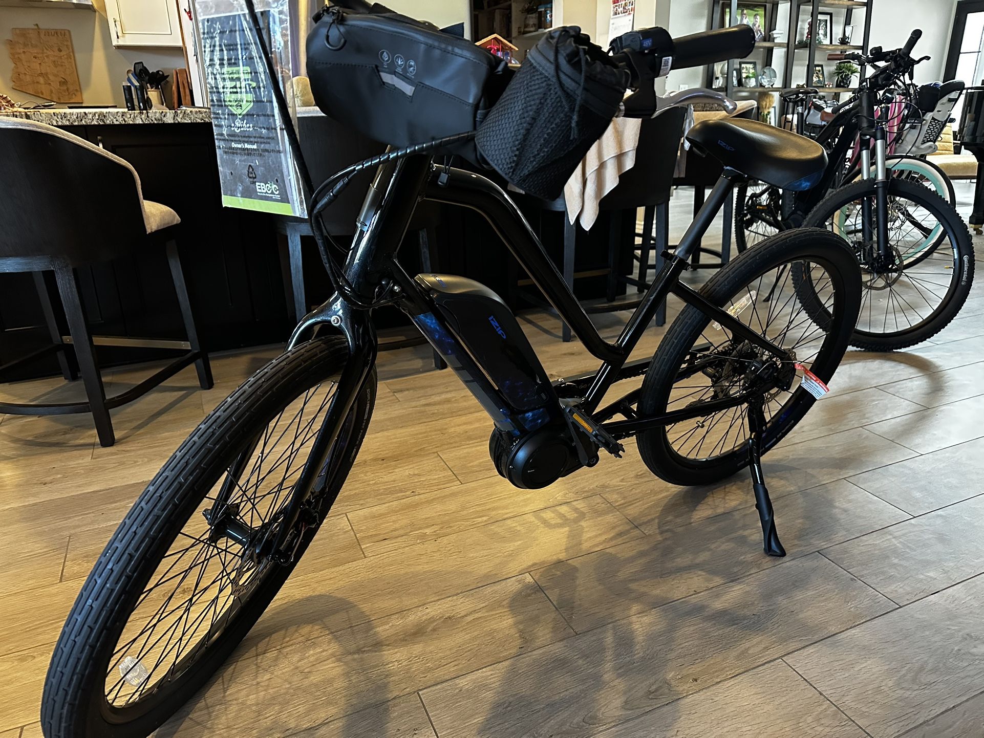 IZip E3 Zuma 48v E-bike TEMPE