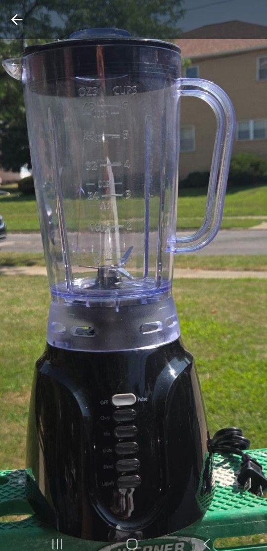 Walmart Blender in Excellent condition. 
120Vac  60Hz  350W 
