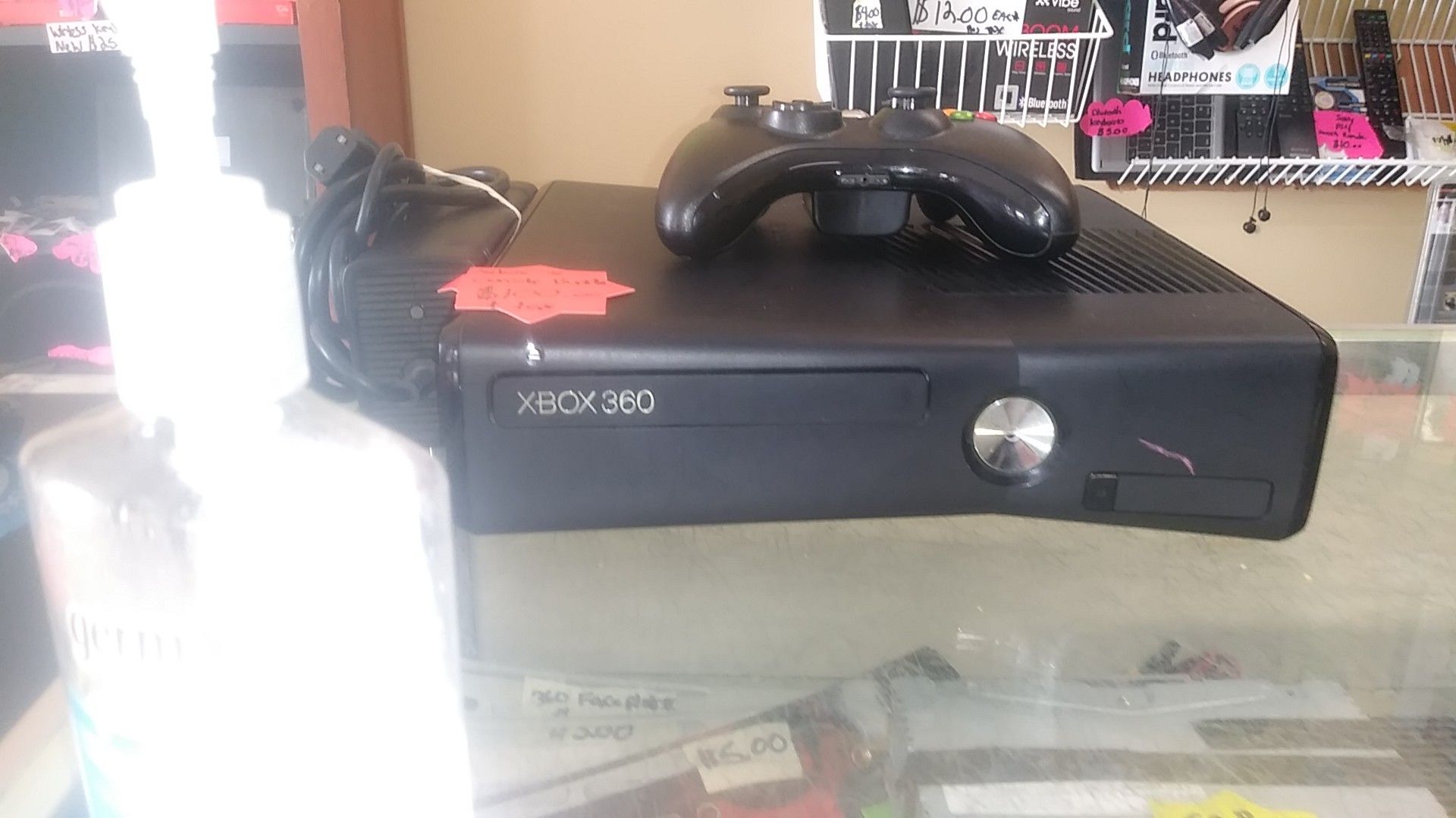 XBOX 360 S CONSOLE BUNDLE! Like NEW!