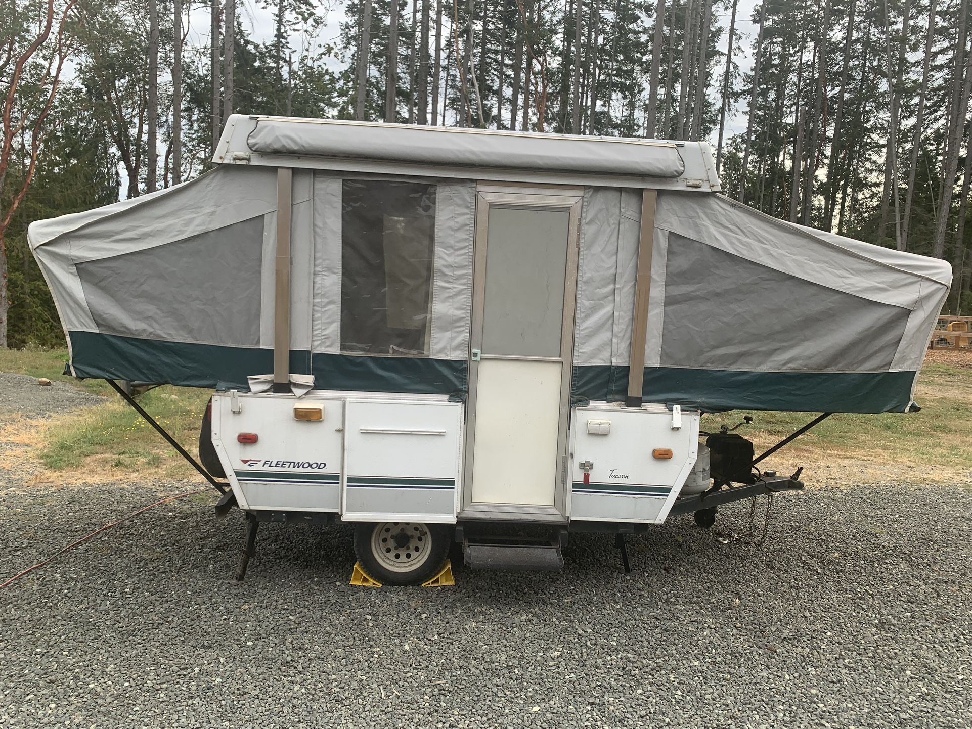 2005 Fleetwood Tuscan Tent Trailer 