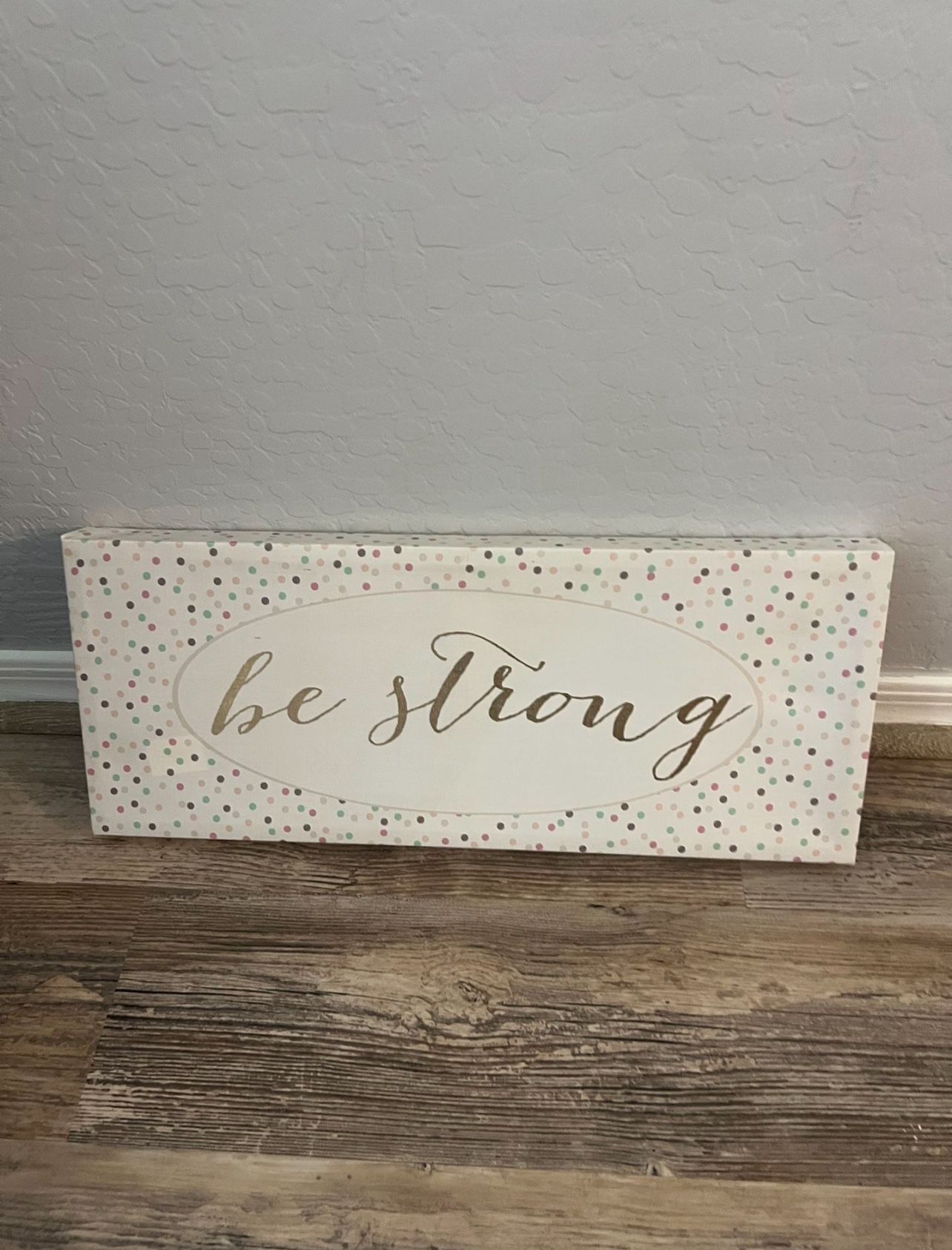 Be strong Wall Hanging 
