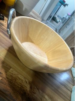 Solid wood salad bowl