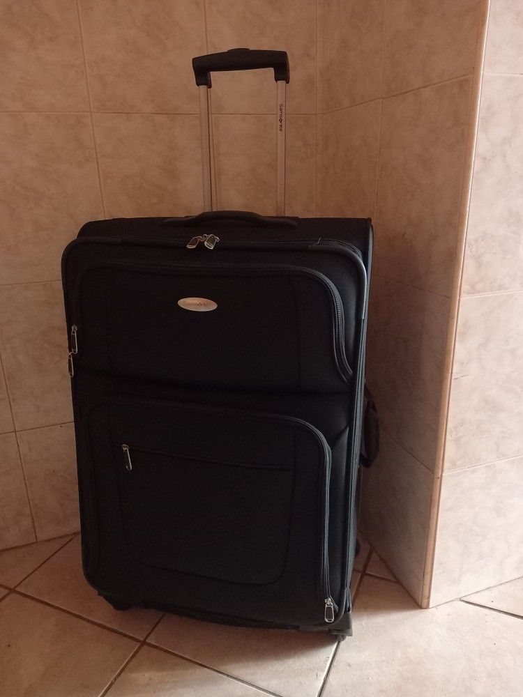 Large 31" SAMSONITE Luggage LIKE NEW
