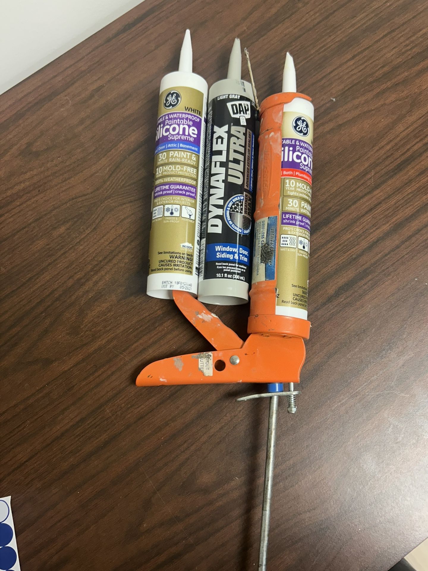 Caulking Gun with 3 Tubes of Sealant – GE Silicone Supreme & DAP Dynaflex Ultra