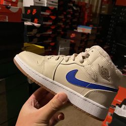 Air Jordan 1 Mid Fleece Pearl White GS 4.5Y