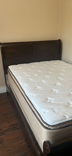 Full size bedroom set.