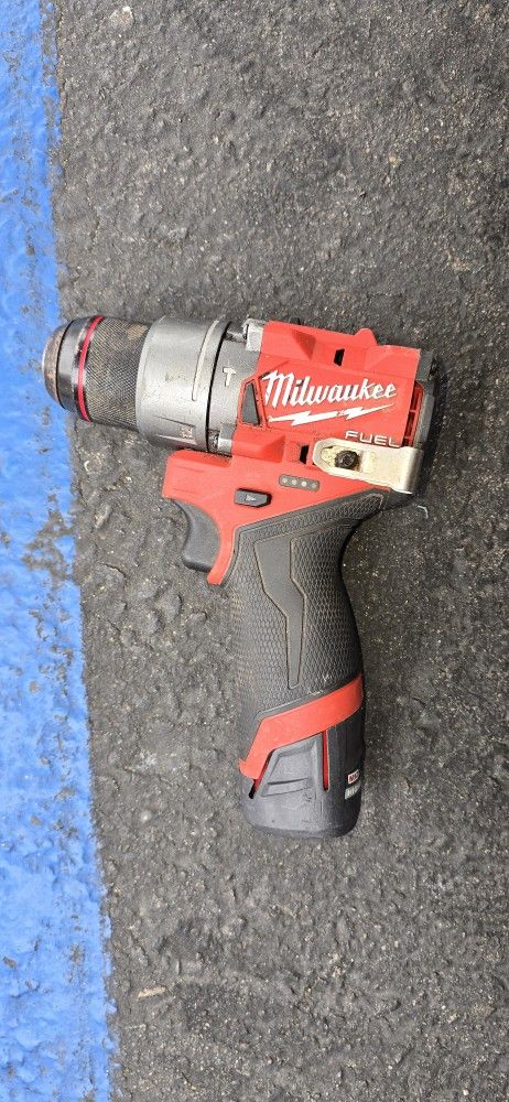Milwaukee Hammer DRILL 