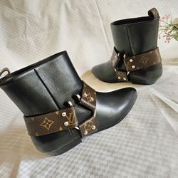 New Women's Authentic Louis Vuitton Monogram Jumble Flat Ankle Boots Size 6 US