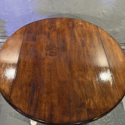 Beautiful Farmhouse Style Circular Dining Table