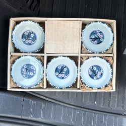 Set Of 5 Japanese Ceramic Bowls w/ Lids