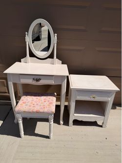Girl’s Vanity Bundle,Side Table, Toys
