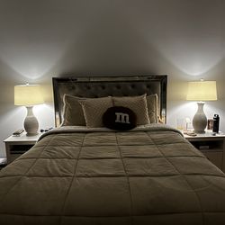 Raymour & Flanigan Smoky Gray Glam Queen Bedroom Set – Mirrored, Hotel-Style – 3 Pieces (Purchased 2019)