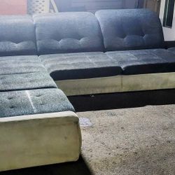 SECTIONAL  EXCELLENT CONDITION PET FREE