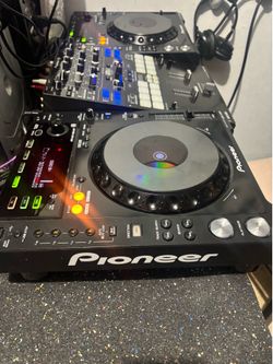 pioneer dj bundle !!!  + 2 cds 850.  + Pioneer  DJM S9