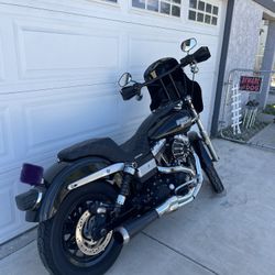 2008 Harley Davidson Street bob [ MOVING NEED GONE ASAP